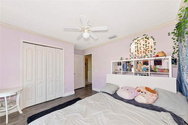 230 Fareham Dr, Venice, FL 34293 - bedroom with wood finished floors, a closet, ornamental molding, baseboards, and ceiling fan