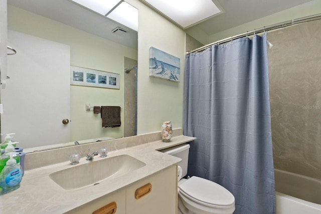 4505 Kingsmere Unit 2, Sarasota, FL 34235 - bathroom with toilet, vanity, and shower / bath combo with shower curtain