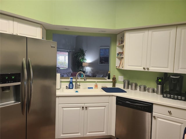 7273 Cedar Hollow Cir Unit 102, Bradenton, FL 34203 - kitchen with stainless steel appliances, a sink, white cabinetry, and light countertops