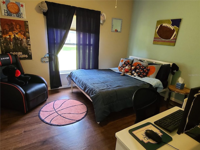 7273 Cedar Hollow Cir Unit 102, Bradenton, FL 34203 - bedroom with wood finished floors and baseboards