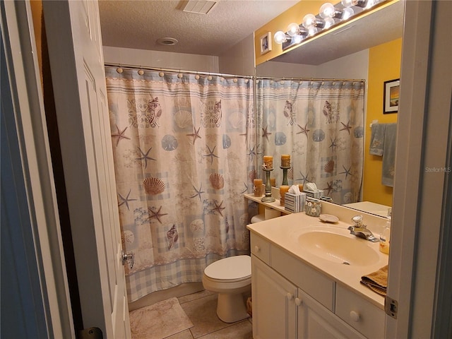 7273 Cedar Hollow Cir Unit 102, Bradenton, FL 34203 - full bath with vanity, toilet, a textured ceiling, tile patterned floors, and a shower with shower curtain