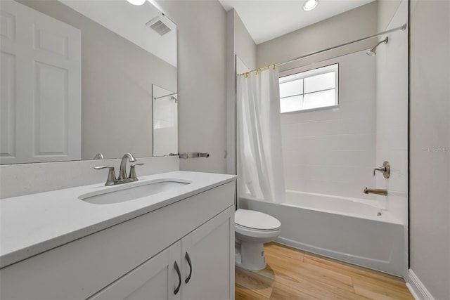 12613 Oak Hill Way, Parrish, FL 34219 - full bath featuring shower / bath combo with shower curtain, vanity, toilet, and wood finished floors
