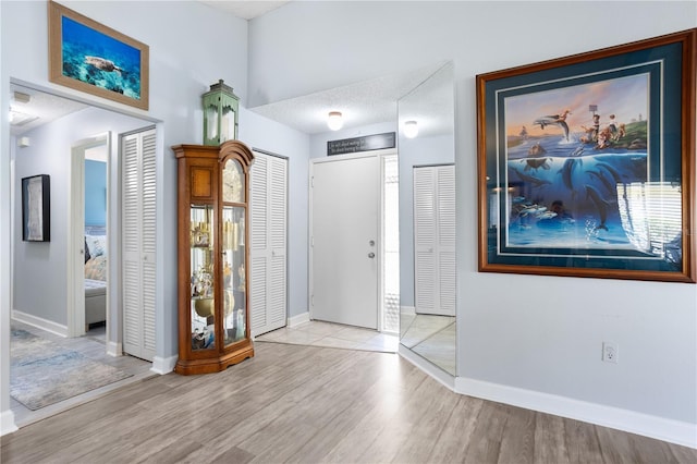 4203 Carriage Dr Unit 27, Sarasota, FL 34241 - foyer featuring wood finished floors and baseboards