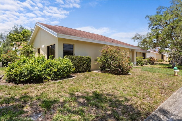 4203 Carriage Dr Unit 27, Sarasota, FL 34241 - view of side of home with a yard and stucco siding