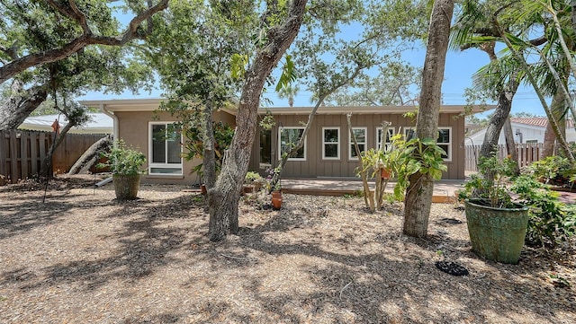 755 Edgemere Ln, Sarasota, FL 34242 - view of front of house
