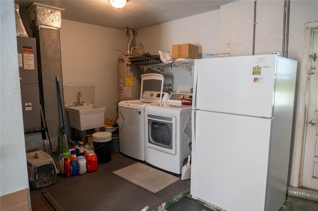1004 65th Ave W, Bradenton, FL 34207 - laundry area featuring independent washer and dryer and water heater