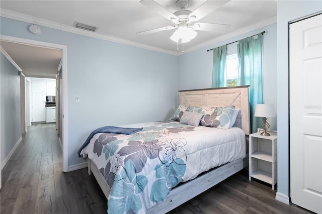 3102 SE 34th Ave, Okeechobee, FL 34974 - bedroom with wood finished floors, crown molding, baseboards, and ceiling fan