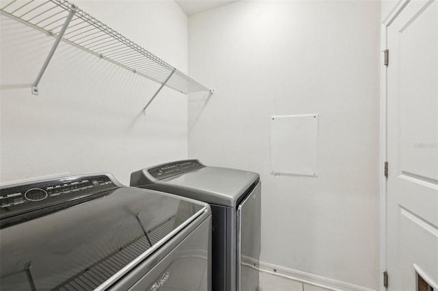 4503 Lindever Ln, Palmetto, FL 34221 - laundry area with independent washer and dryer and baseboards