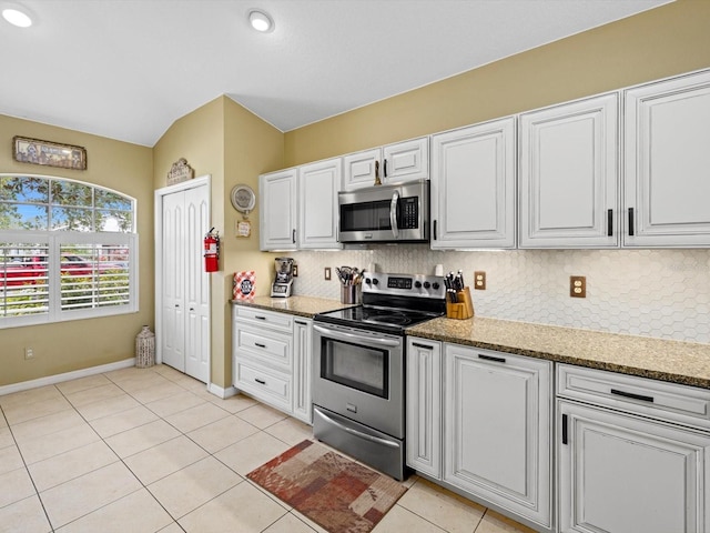 8222 Haven Harbour Way, Bradenton, FL 34212 - kitchen with appliances with stainless steel finishes, backsplash, light tile patterned flooring, and baseboards