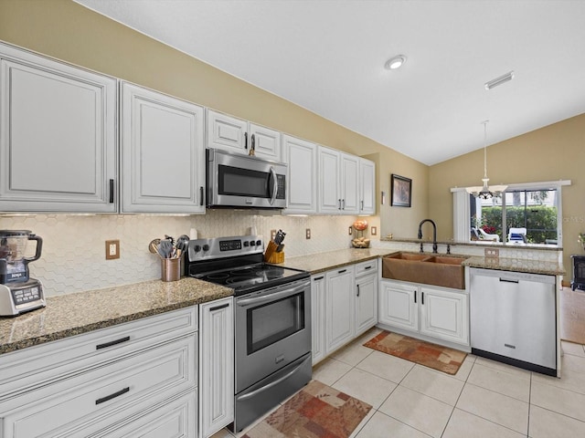 8222 Haven Harbour Way, Bradenton, FL 34212 - kitchen featuring stainless steel appliances, a sink, lofted ceiling, and backsplash