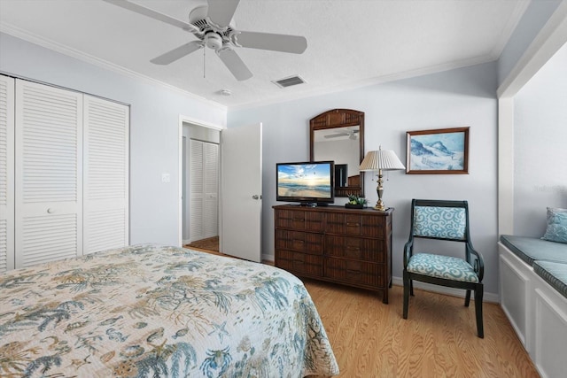 1255 E Peppertree Dr Unit 507, Sarasota, FL 34242 - bedroom with light wood-style flooring, crown molding, a closet, a ceiling fan, and baseboards