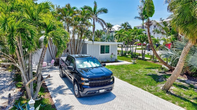 643 Calle Del Otono, Sarasota, FL 34242 - view of front of property with a front yard