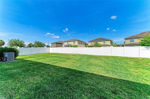 1721 Palm Warbler Ln, Ruskin, FL 33570 - view of yard featuring cooling unit