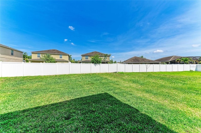 1721 Palm Warbler Ln, Ruskin, FL 33570 - view of green lawn