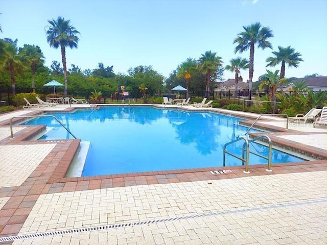 1721 Palm Warbler Ln, Ruskin, FL 33570 - community pool with a patio