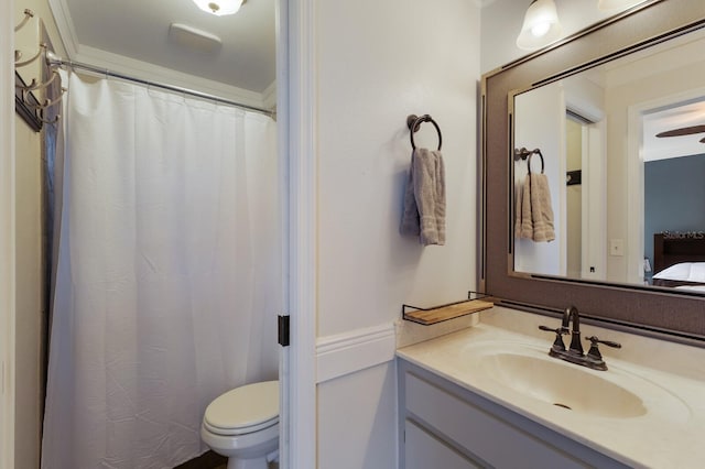 613 E 49th St E, Bradenton, FL 34208 - bathroom with vanity, toilet, ensuite bathroom, and curtained shower