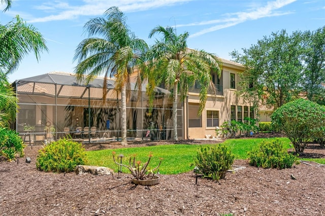 6808 Belmont Ct, Lakewood Ranch, FL 34202 - back of house with stucco siding, a lanai, and a lawn