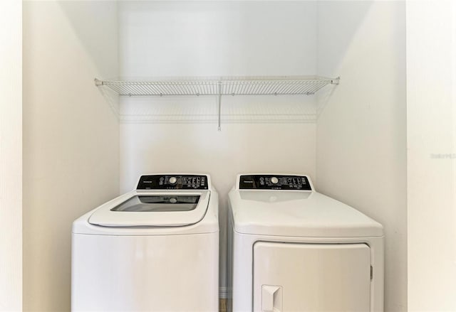121 Porta Vecchio Bnd Unit 201, Nokomis, FL 34275 - laundry room featuring independent washer and dryer