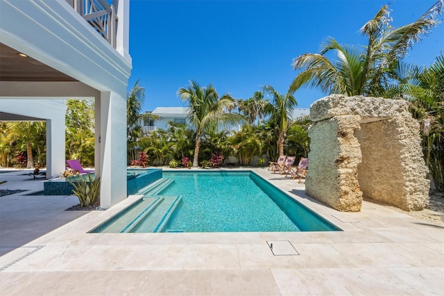 401 39th St, Holmes Beach, FL 34217 - swimming pool with a patio area