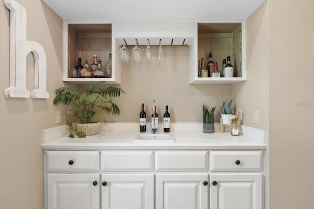 7321 Hemlock Ln, Sarasota, FL 34241 - view of indoor dry bar