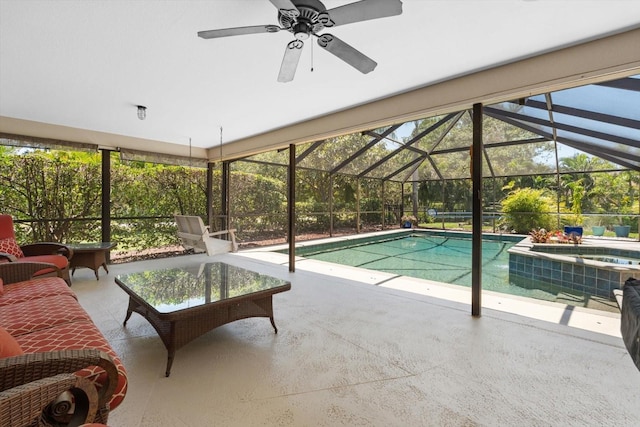 7321 Hemlock Ln, Sarasota, FL 34241 - view of swimming pool featuring a pool with connected hot tub, a patio, ceiling fan, and a lanai