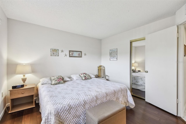 3820 Ironwood Ln Unit 104-I, Bradenton, FL 34209 - bedroom featuring wood finished floors, a textured ceiling, and baseboards