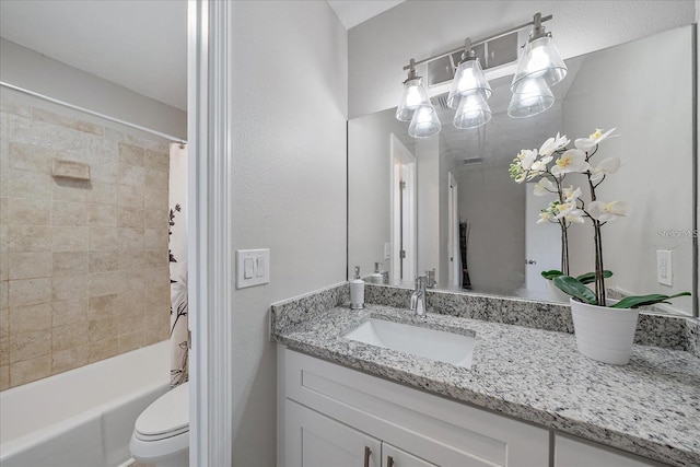 400 E Baffin Dr, Venice, FL 34293 - full bath featuring vanity and shower / bath combo with shower curtain