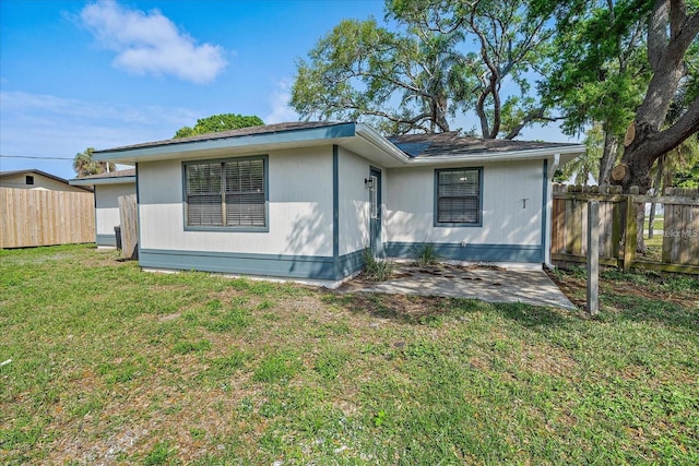 400 E Baffin Dr, Venice, FL 34293 - view of front of property with a patio area