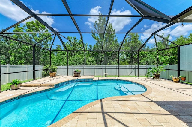 11254 82nd St E, Parrish, FL 34219 - view of swimming pool featuring a patio area and a fenced backyard
