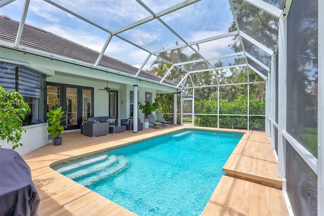 5285 Far Oak Cir, Sarasota, FL 34238 - outdoor pool featuring outdoor lounge area, ceiling fan, a wooden deck, and glass enclosure