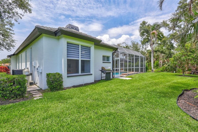 5285 Far Oak Cir, Sarasota, FL 34238 - rear view of house featuring stucco siding, a yard, an outdoor pool, and glass enclosure