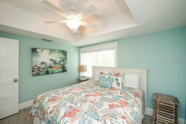 102 77th St, Holmes Beach, FL 34217 - bedroom featuring wood finished floors, baseboards, and a ceiling fan