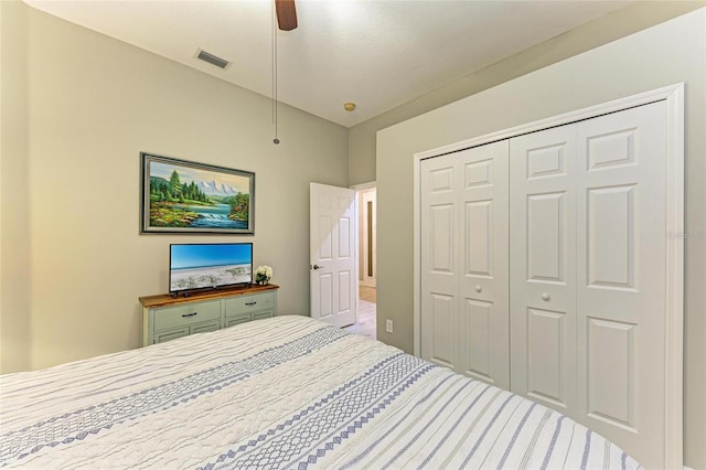 12175 Maple Ridge Dr, Parrish, FL 34219 - bedroom with a closet and ceiling fan