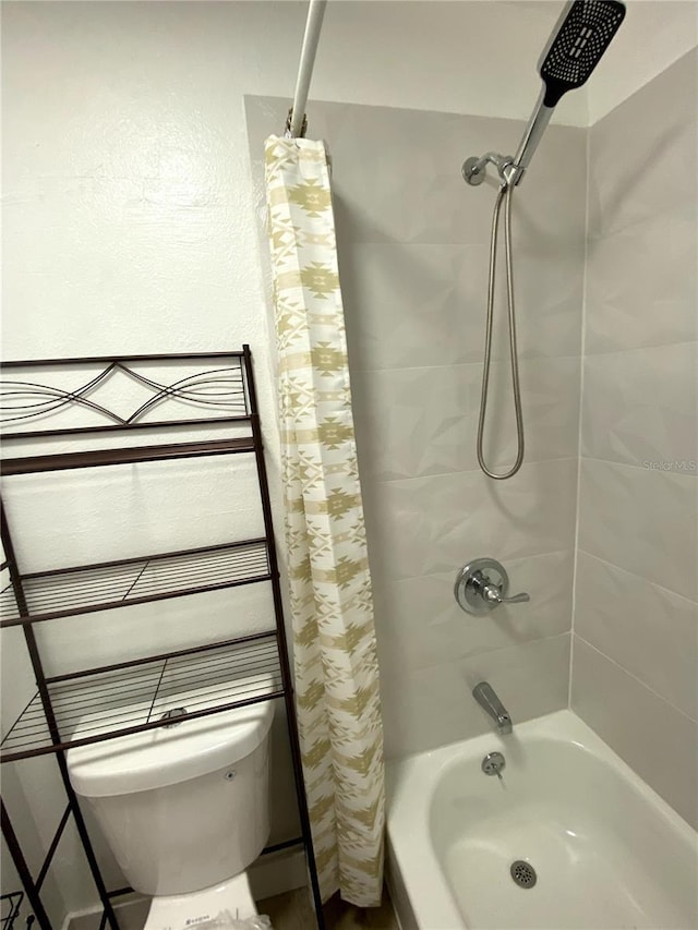 1947 Los Lomas Dr, Clearwater, FL 33763 - full bathroom featuring shower / bath combination with curtain and toilet