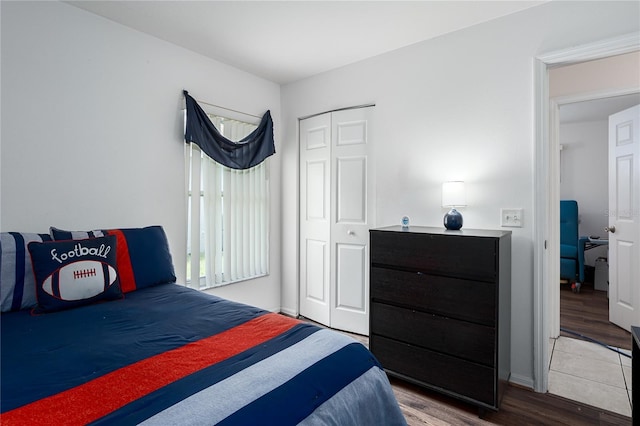 4811 69th Ct E, Palmetto, FL 34221 - bedroom with wood finished floors, multiple windows, and a closet