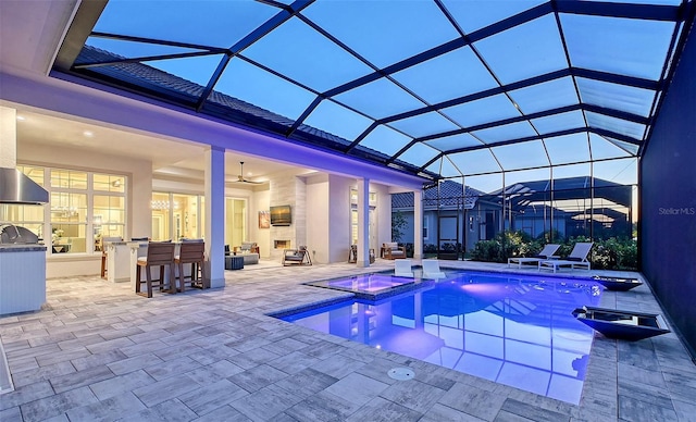 7838 Bowspirit Way, Lakewood Ranch, FL 34202 - view of pool with a patio area, an outdoor kitchen, a bar, a pool with connected hot tub, and a ceiling fan