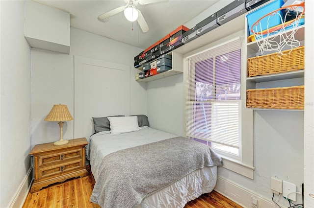 2509 8th Ave W, Bradenton, FL 34205 - bedroom featuring wood finished floors, baseboards, and a ceiling fan