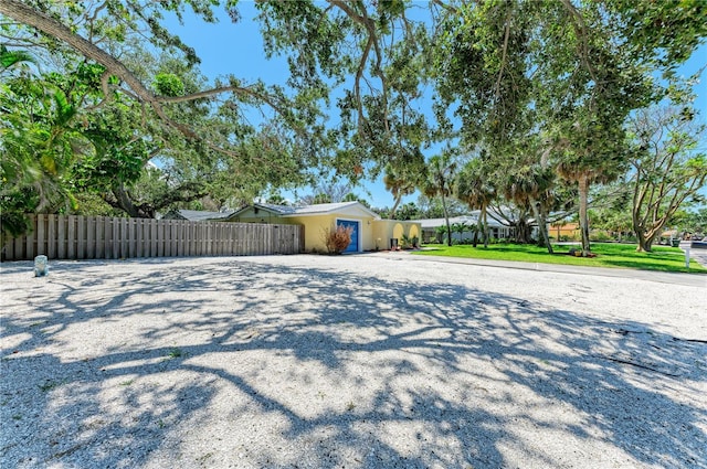 5223 Shadow Lawn Dr, Sarasota, FL 34242 - view of side of property