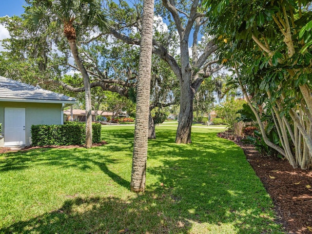 7614 Peninsular Dr, Sarasota, FL 34231 - view of grassy yard