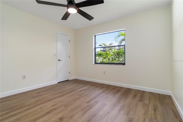 2477 Wood Oak Dr, Sarasota, FL 34232 - unfurnished room with baseboards, light wood-style flooring, and ceiling fan