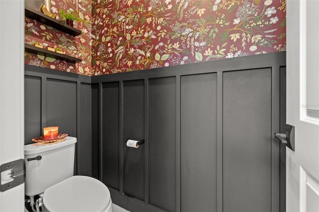4407 Big Woods Way, Parrish, FL 34219 - bathroom with wallpapered walls and toilet