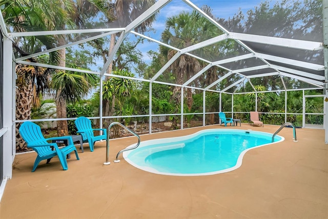 4322 Concert St, Port Charlotte, FL 33948 - swimming pool with a patio and glass enclosure