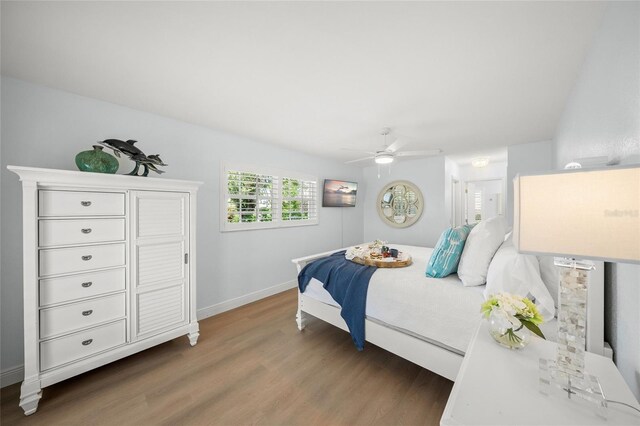 572 Commonwealth Ln, Sarasota, FL 34242 - bedroom featuring wood finished floors, baseboards, and ceiling fan