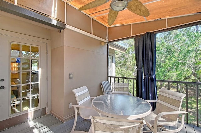 4917 Leatha Ln, Sarasota, FL 34232 - sunroom / solarium featuring a ceiling fan and outdoor dining area