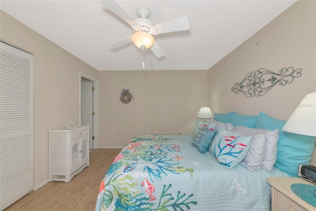 4650 Ringwood Mdw Unit 37, Sarasota, FL 34235 - bedroom with light wood-type flooring, baseboards, and ceiling fan