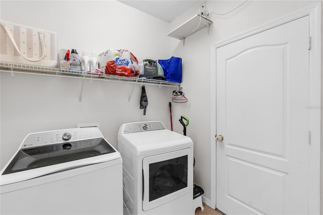 6032 36th Ct E, Ellenton, FL 34222 - laundry area featuring washing machine and clothes dryer
