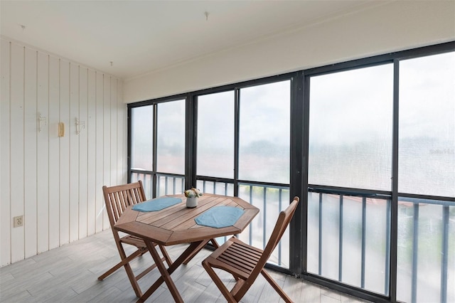110 Vista Hermosa Cir Unit 302B, Sarasota, FL 34242 - sunroom featuring plenty of natural light and outdoor dining space