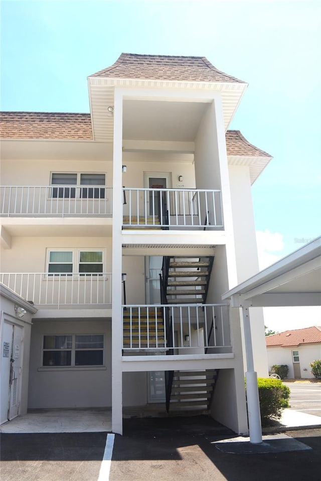110 Vista Hermosa Cir Unit 302B, Sarasota, FL 34242 - view of building exterior featuring stairway