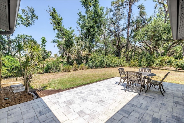 435 Whispering Oaks Ct, Sarasota, FL 34232 - view of patio featuring outdoor dining space