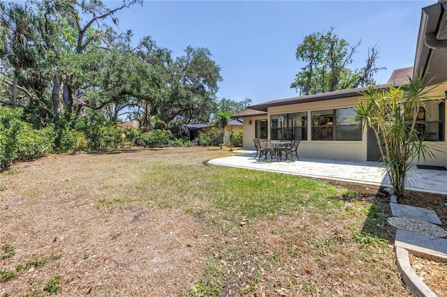 435 Whispering Oaks Ct, Sarasota, FL 34232 - view of green lawn featuring a patio area
